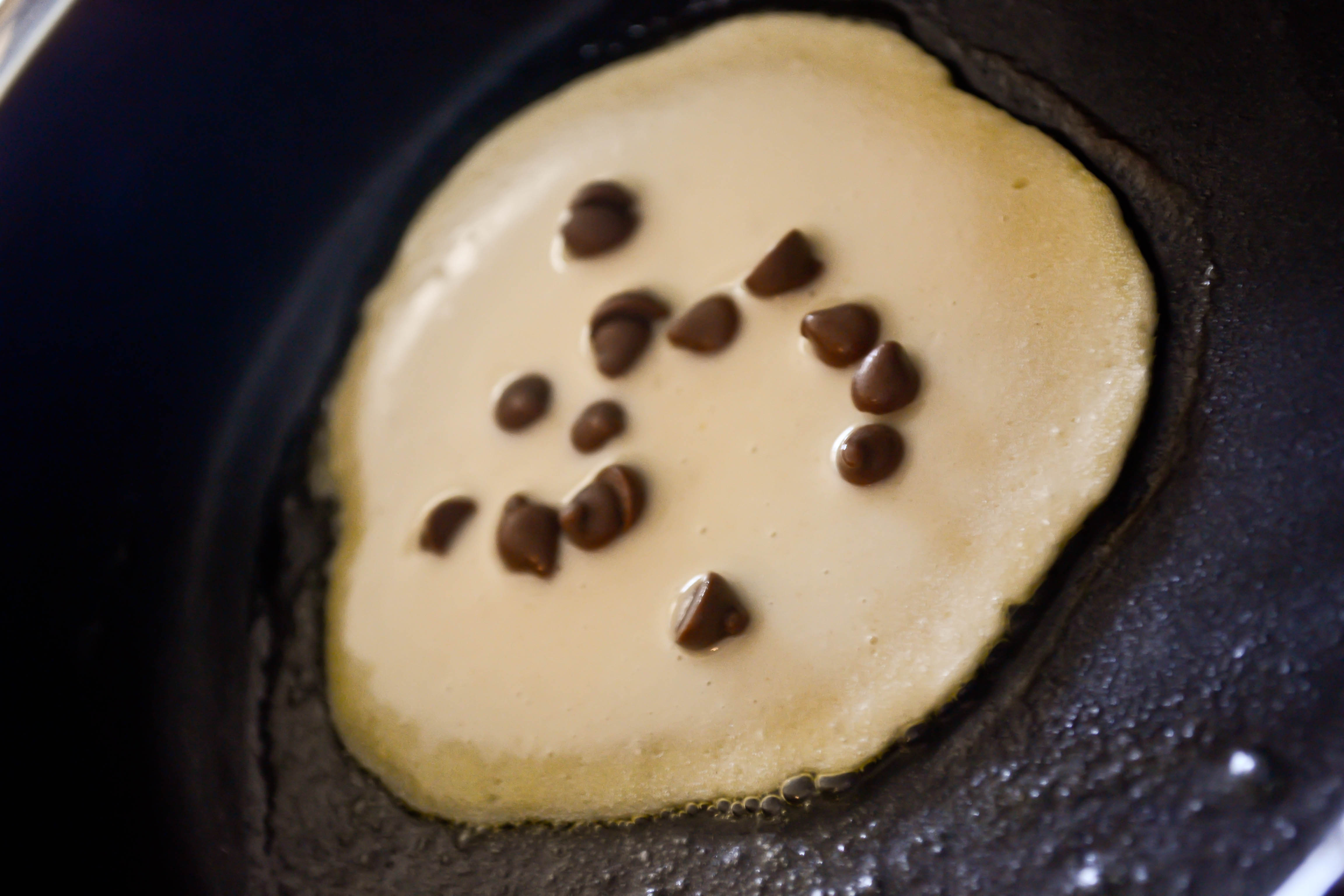 cooking-chocolate-chip-pancakes