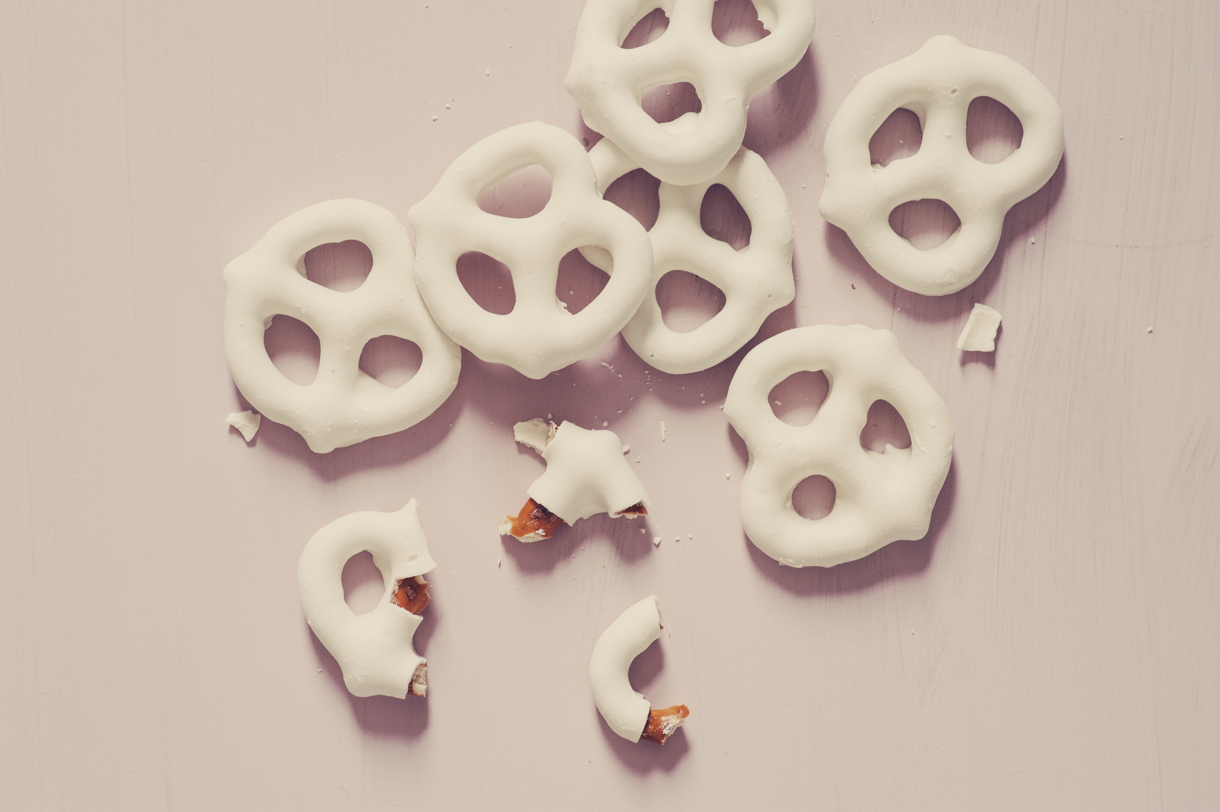 make-chocolate-pretzels