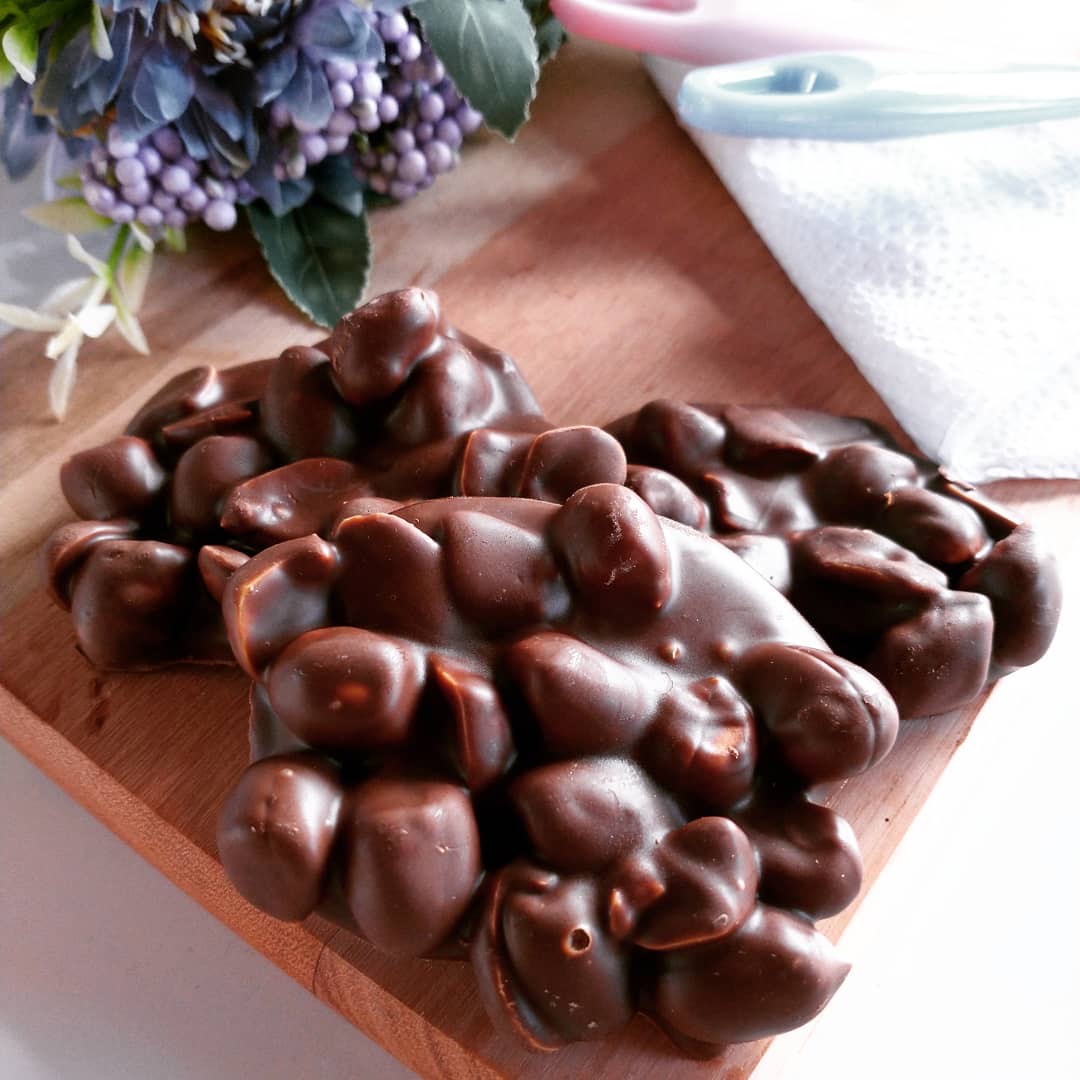 milk-chocolate-peanut-clusters