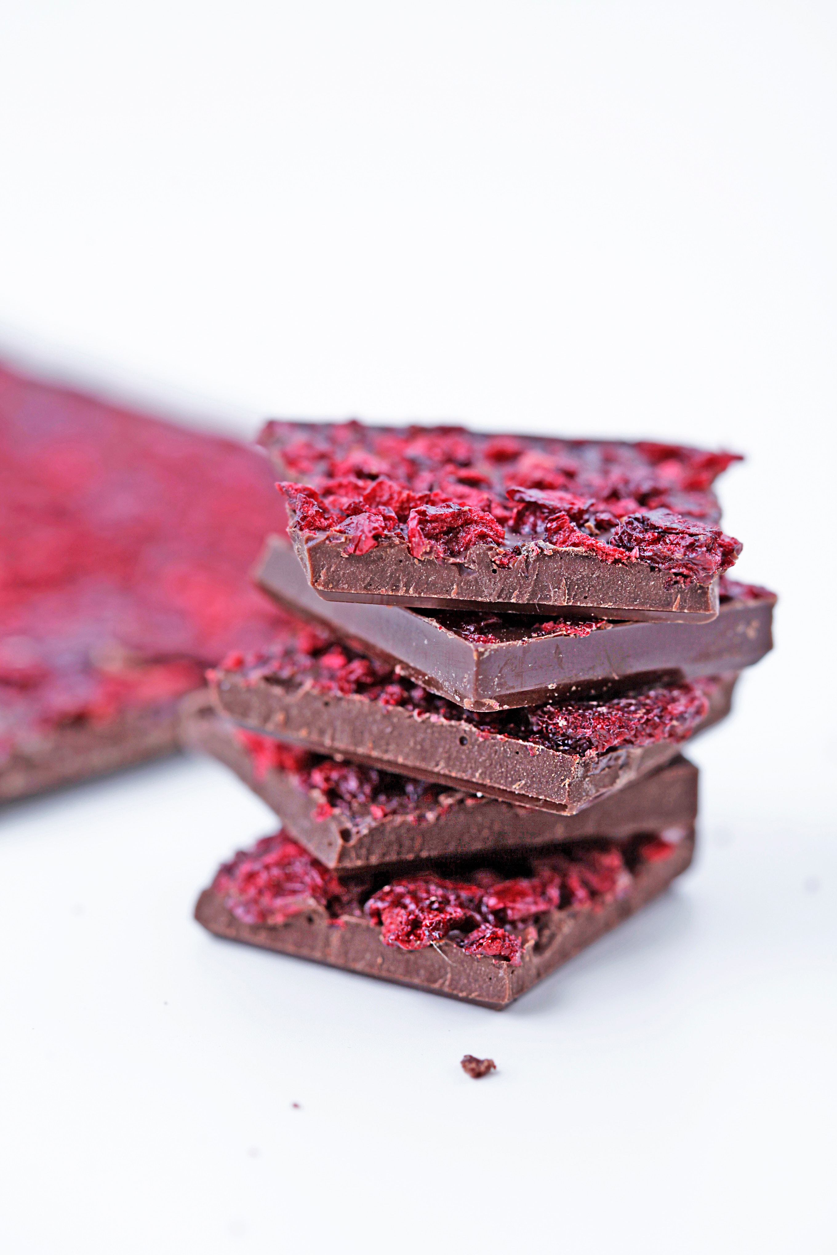 thin-chocolate-bark-with-fruit