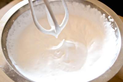 whisk heavy cream for peaks